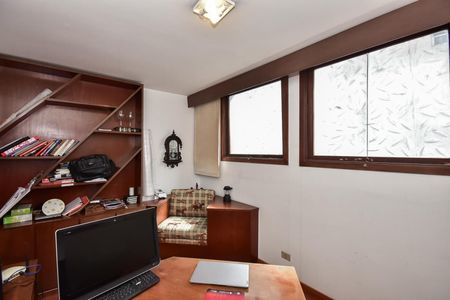 Casa à venda com 316m², 5 quartos e 4 vagasQuarto 2