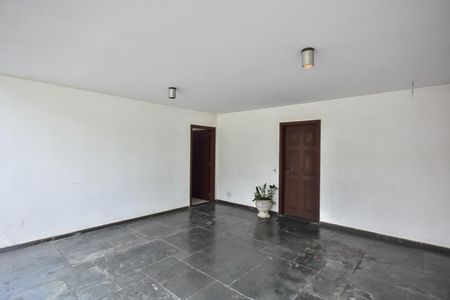 Casa à venda com 316m², 5 quartos e 4 vagasGaragem