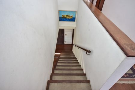 Casa à venda com 316m², 5 quartos e 4 vagasEscada