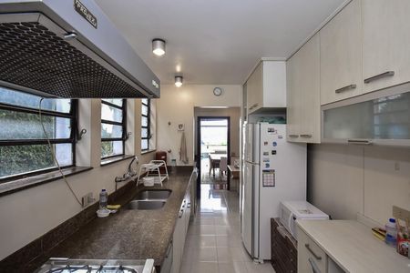 Casa à venda com 316m², 5 quartos e 4 vagasCozinha