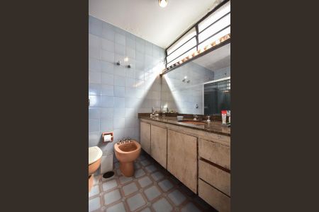 Casa à venda com 316m², 5 quartos e 4 vagasBanheiro Suíte 1