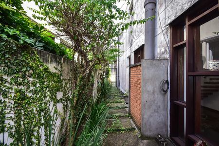 Casa à venda com 316m², 5 quartos e 4 vagasCorredor Externo