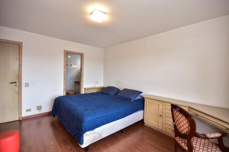 Casa à venda com 316m², 5 quartos e 4 vagasSuíte 1