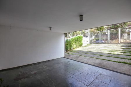 Casa à venda com 316m², 5 quartos e 4 vagasGaragem