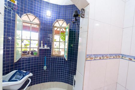 Casa à venda com 270m², 5 quartos e 3 vagasBanheiro 1