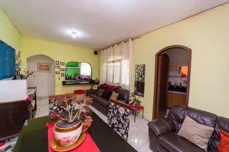 Casa à venda com 270m², 5 quartos e 3 vagasSala