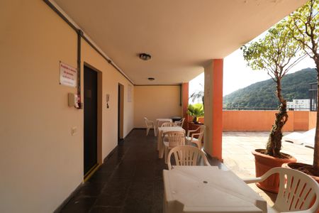 Apartamento para alugar com 70m², 2 quartos e 1 vaga Apartamento para alugar com 70m², 2 quartos e 1 vagaÁrea comum - Salão de festas