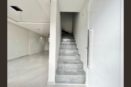 Casa à venda com 67m², 2 quartos e 1 vagaPátio