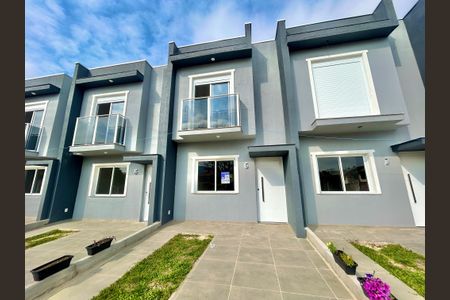 Casa à venda com 67m², 2 quartos e 1 vaga Casa à venda com 67m², 2 quartos e 1 vagaFachada