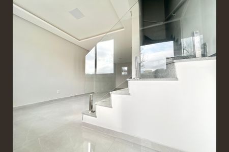 Sala - Escada de casa à venda com 2 quartos, 67m² em São Jorge, Novo Hamburgo