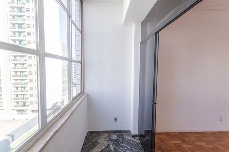 Apartamento para alugar com 250m², 4 quartos e 1 vaga Apartamento para alugar com 250m², 4 quartos e 1 vagaVaranda da Sala