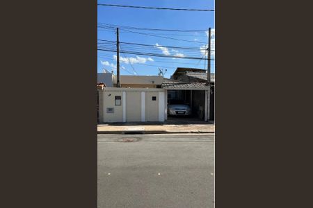 Casa à venda com 210m², 2 quartos e 2 vagas Casa à venda com 210m², 2 quartos e 2 vagasVista da Rua