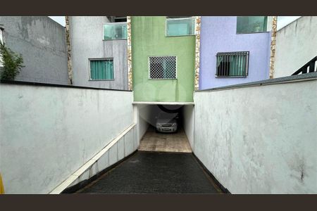 Casa à venda com 3 quartos, 166m² em Jardim Eliane, São Paulo