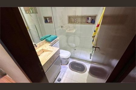 Casa à venda com 3 quartos, 166m² em Jardim Eliane, São Paulo