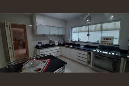 Casa à venda com 4 quartos, 220m² em Vila Lucia, São Paulo