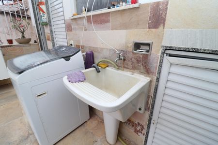 Casa à venda com 356m², 5 quartos e 3 vagasÁrea de Serviço