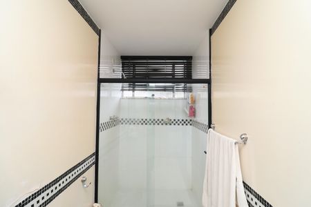 Casa à venda com 356m², 5 quartos e 3 vagasBanheiro da Suíte 4