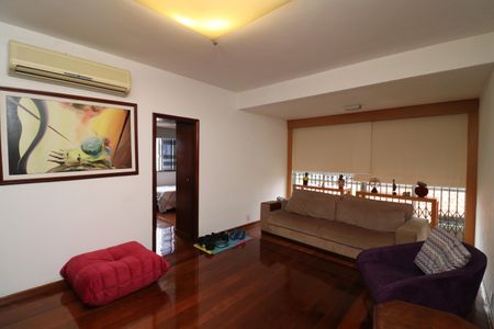 Casa à venda com 356m², 5 quartos e 3 vagasSala 2