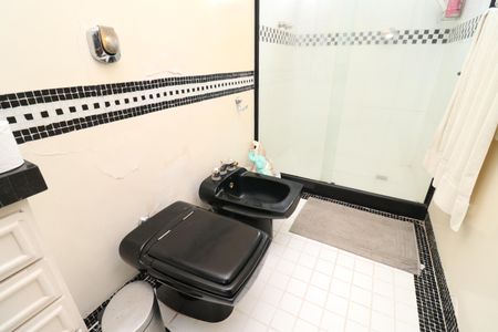 Casa à venda com 356m², 5 quartos e 3 vagasBanheiro da Suíte 4