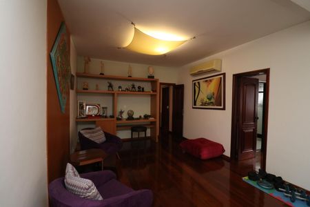 Casa à venda com 356m², 5 quartos e 3 vagasSala 2