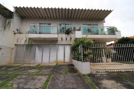 Casa à venda com 356m², 5 quartos e 3 vagasFachada