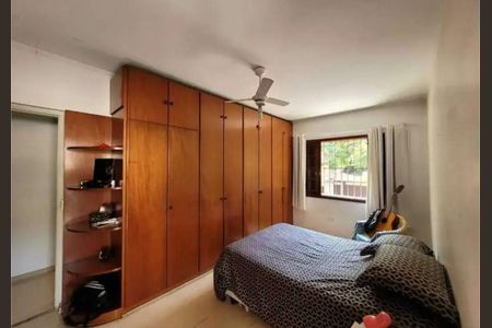 Casa à venda com 274m², 6 quartos e 5 vagasQuarto