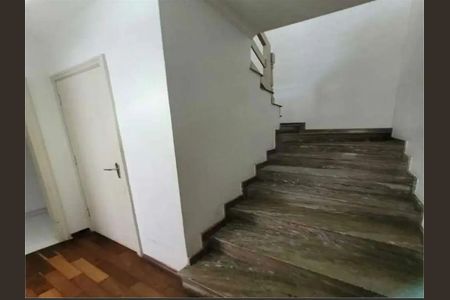 Escada de casa à venda com 6 quartos, 274m² em Lapa, São Paulo