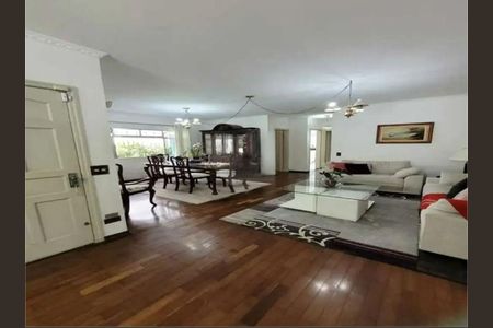 Casa à venda com 274m², 6 quartos e 5 vagasSala