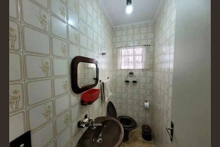 Casa à venda com 274m², 6 quartos e 5 vagasBanheiro