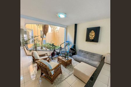 Casa à venda com 3 quartos, 350m² em Santa Maria, São Caetano do Sul