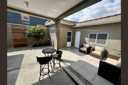 Casa à venda com 2 quartos, 173m² em Jardim Ocara, Santo André