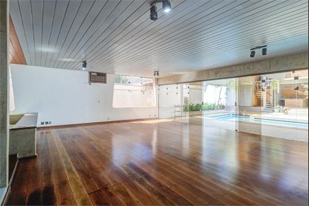 Casa à venda com 5 quartos, 595m² em Santo Amaro, São Paulo