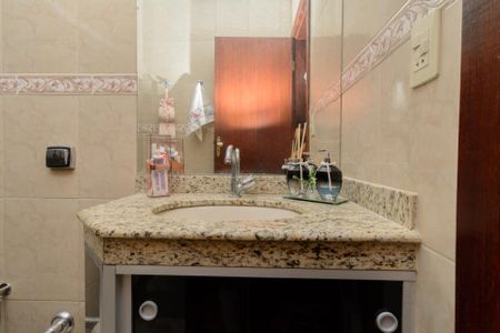 Casa à venda com 394m², 4 quartos e 3 vagasBanheiro Social 1