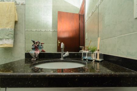 Casa à venda com 394m², 4 quartos e 3 vagasBanheiro Social 2