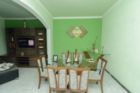 Casa à venda com 394m², 4 quartos e 3 vagasSala 