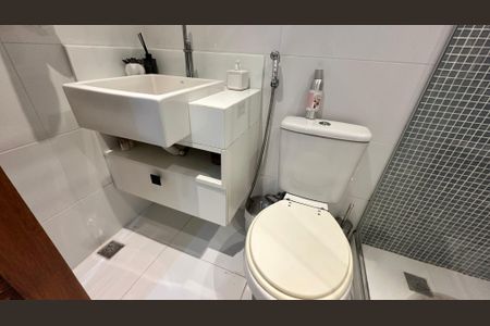 Apartamento para alugar com 300m², 4 quartos e 2 vagas Apartamento para alugar com 300m², 4 quartos e 2 vagasBanheiro Social