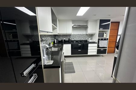 Apartamento para alugar com 300m², 4 quartos e 2 vagas Apartamento para alugar com 300m², 4 quartos e 2 vagasCozinha