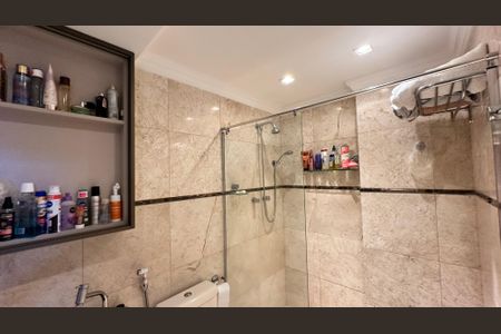 Apartamento para alugar com 300m², 4 quartos e 2 vagas Apartamento para alugar com 300m², 4 quartos e 2 vagasBanheiro social 2