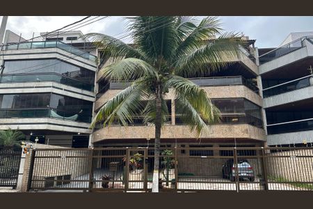 Apartamento para alugar com 300m², 4 quartos e 2 vagas Apartamento para alugar com 300m², 4 quartos e 2 vagasFachada