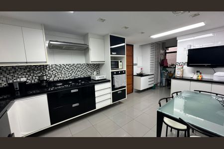 Apartamento para alugar com 300m², 4 quartos e 2 vagas Apartamento para alugar com 300m², 4 quartos e 2 vagasCozinha