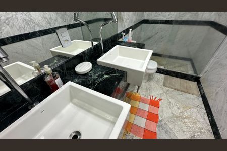 Apartamento para alugar com 300m², 4 quartos e 2 vagas Apartamento para alugar com 300m², 4 quartos e 2 vagasBanheiro quarto 4