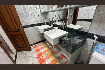 Apartamento para alugar com 300m², 4 quartos e 2 vagas Apartamento para alugar com 300m², 4 quartos e 2 vagasBanheiro quarto 4