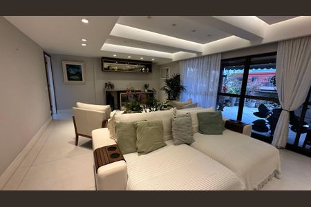 Apartamento para alugar com 300m², 4 quartos e 2 vagas Apartamento para alugar com 300m², 4 quartos e 2 vagasSala