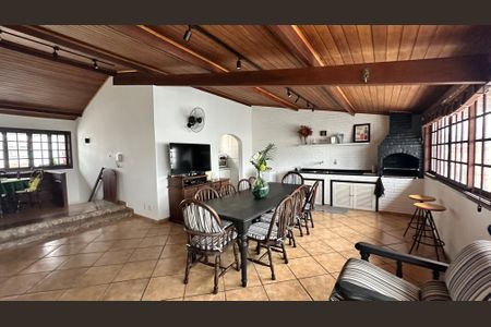 Apartamento para alugar com 300m², 4 quartos e 2 vagas Apartamento para alugar com 300m², 4 quartos e 2 vagasCobertura