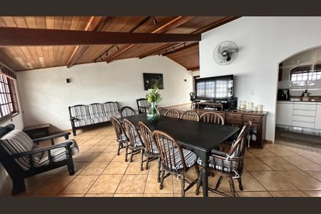 Apartamento para alugar com 300m², 4 quartos e 2 vagas Apartamento para alugar com 300m², 4 quartos e 2 vagasCobertura