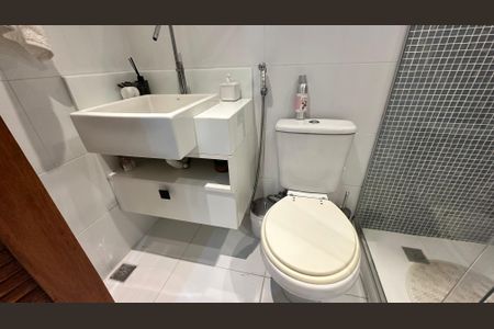 Apartamento para alugar com 300m², 4 quartos e 2 vagas Apartamento para alugar com 300m², 4 quartos e 2 vagasBanheiro Social