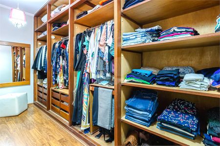 Casa à venda com 3 quartos, 352m² em Jardim Santa Helena, São Paulo