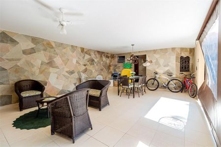 Casa à venda com 3 quartos, 352m² em Jardim Santa Helena, São Paulo