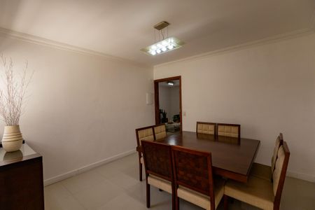 Casa à venda com 179m², 3 quartos e 3 vagasSala