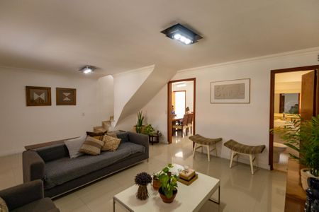 Casa à venda com 179m², 3 quartos e 3 vagasSala